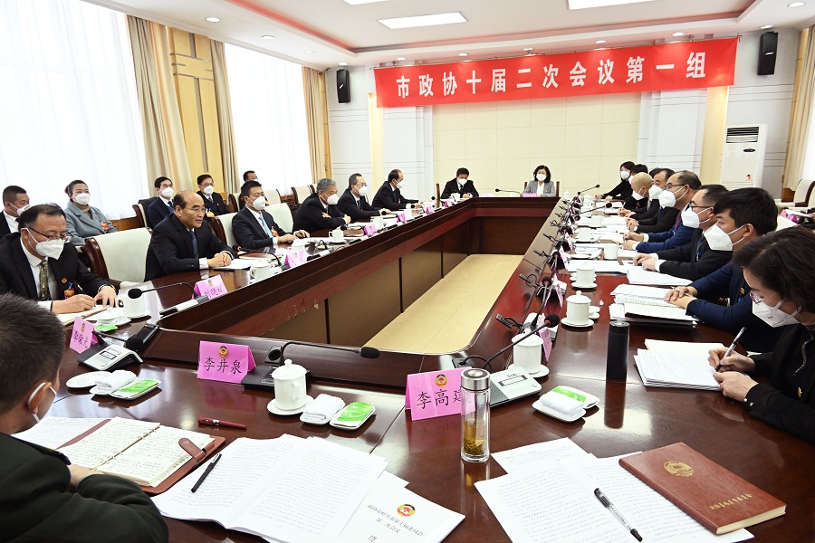 王毅参加市政协十届二次会议分组讨论时强调:向中心聚焦 为大局出力 以高质量履职服务高质量发展